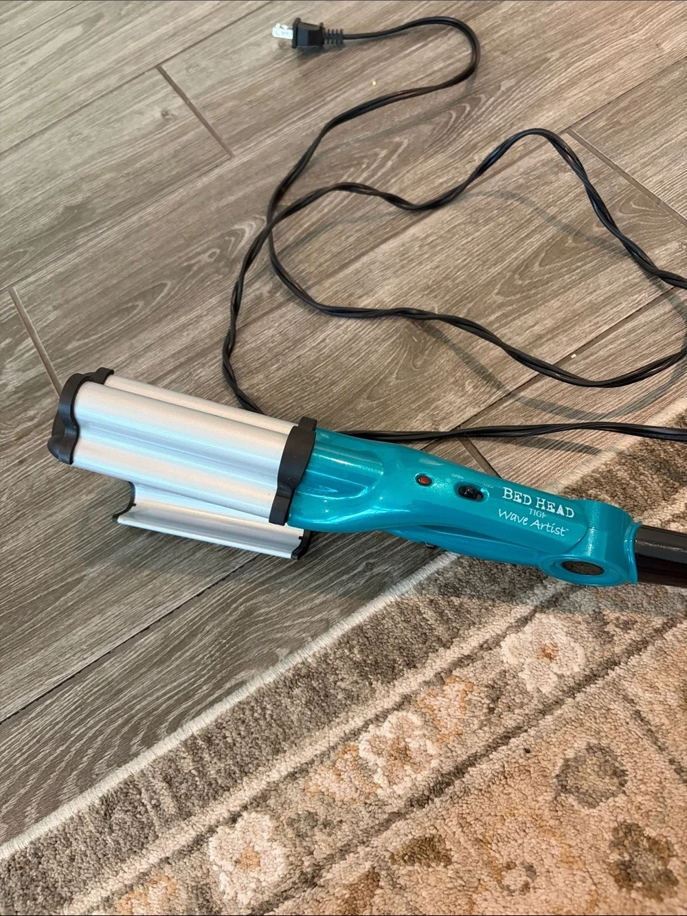 Bed Head Teal Wave Artist Triple Barrel Waver
